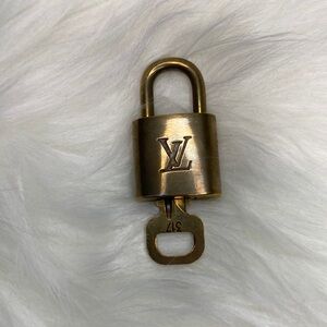 LV LOCK & KEY #317